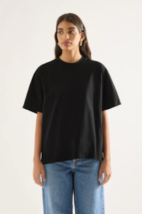 Designer Outland Denim: Outland Denim The Good Oversized Tee - Black