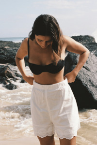 Commonplace Essentials Alba Short - White