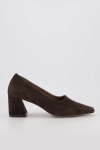 Accessories: Bronwyn Remy - Chocolate Suede