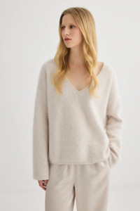 Laing Brushed Cashmere V-Neck - Oyster