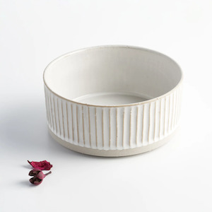 Bowls Dog: White Scalloped Ceramic Dog Water Bowl