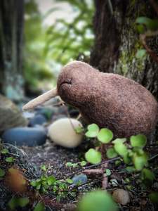 Aotearoa Land Of Little Wonders: Kiwi Māmā & Her Egg - Felted Wool Bird