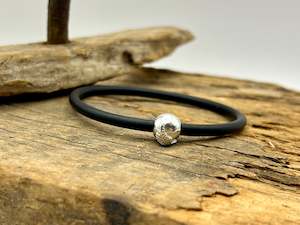 Bangles: Noir Bangle | Silver Fern Charm