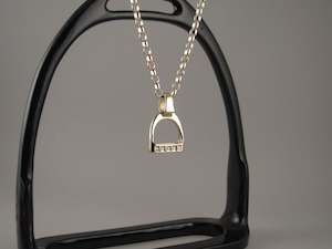SMALL Stirrup Pendant | 5 Diamonds