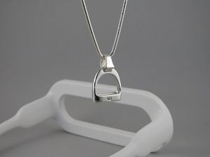 MEDIUM Stirrup Pendant | Diamonds