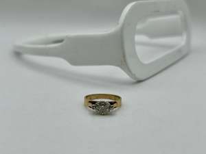 Preloved Items: 9ct Yellow Gold Cluster Diamond Ring | Preloved