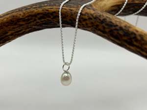 End Of Line Jewellery: Freshwater Pearl Pendant on Chain | End of Line