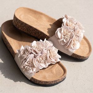 Flats 1: LOS CABOS CORSAGE NATURAL