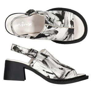 MINX GET ME WHITE BLACK BRUSH