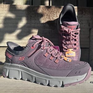 Skechers: SKECHERS SLIP-INS SUMMITS AT BURGUNDY PINK