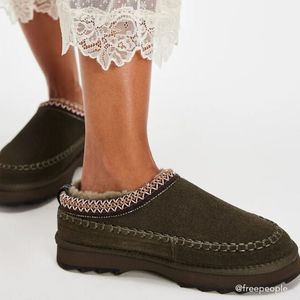 Slippers: EMU AUSTRALIA SHARKY ADVENTURE SCUFF OLIVE