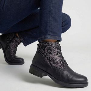 Boots: JOSEPH SEIBEL KATE 16 BLACK MULTI