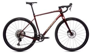 Gravel Bikes: Merida Silex 700 Gravel Bike - Elegant Wildberry (High Cream)