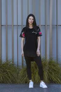 T-shirt: MILA LIORA TEE