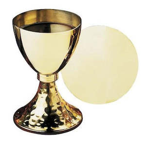 Chalices And Patens: Chalice And Paten Set Hammered Base - Sudbury Brass 17Cm