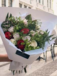 (AV14) Dozen Mixed Roses Bouquet