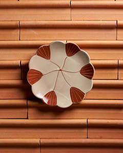 Homewares: June's Daisy Plate | Fan Flower