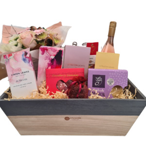 Mothers Day Flowers Giftbaskets Christchurch: Luxury Indulgence Gourmet and Pamper Gift Box
