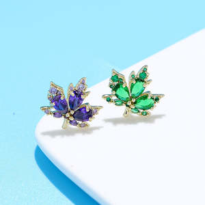 Kaede Maple Leaf Lapel Pin