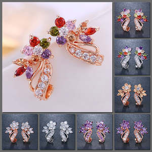 Bijoux: Bijoux Comet Crystal Stud Earrings