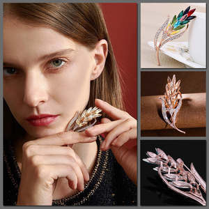 Products: Sitaria Crystal Straight Grain Brooch