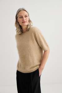 Knitwear: Laing Cashmere Soft Beige T-Shirt