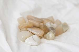 Frontpage: White Moonstone Tumblestones