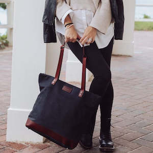 Change: Arch Luxe Nappy Bag Black/Tan