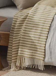 Sale Blankets: Catlins Throw in Pea