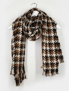 Fashion Accessories: Houndstooth Scarf in Chunky Brown