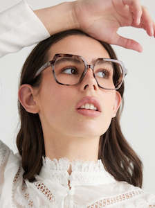 Maya Reading Glasses in Tortoiseshell
