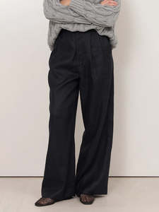 Karmine Pleated Pant in Black