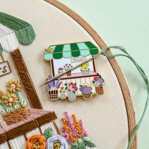 Embroidery: Blooming Stall Needle Minder