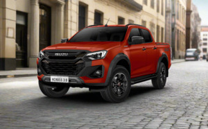 Camping Outdoors: Solar Screens for Isuzu D-Max Extra Cab