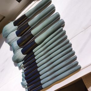 Makeup: CÉ Makeup Brush Set