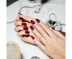 Sexy Reds: CND VINYLUX - Signature Lipstick #390
