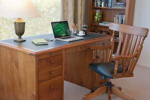 Mill Yard: Mill-Yard Presidents Desk