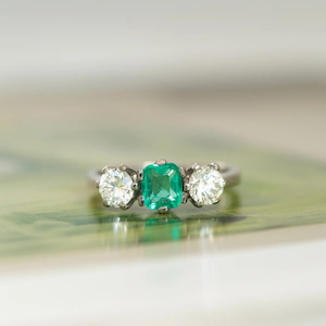 Products: Abigail - 18-carat white gold diamond and emerald three-stone ring - Coco Florence