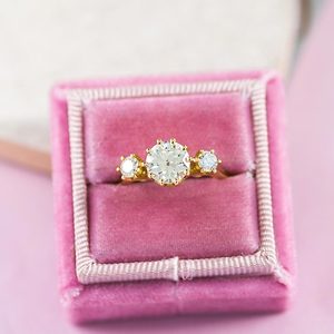 Zoey - 18-carat yellow gold three-stone ring reclaimed diamonds - Coco Florence