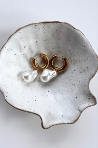 Jewellery 2: Pearl Earrings - Gold