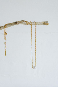 Jewellery 2: Pearl Necklace - Gold