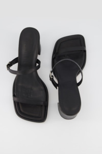 Shoes: Lucia - Black