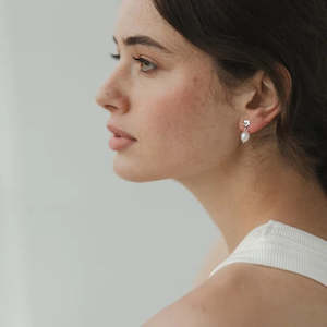 Sophie: PEARLY DAISY DAY STUDS