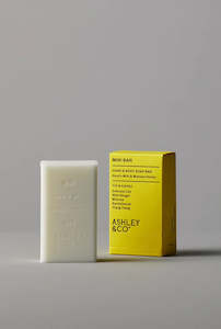 Ashley Co: Tui & Kahili Mini bar