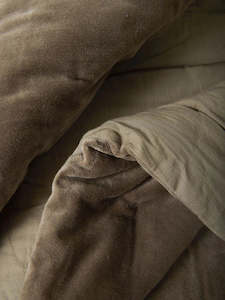 Throws: Velvet Quilt - Doe - Queen
