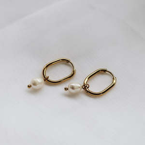 RECTANGLE PEARL HOOPS