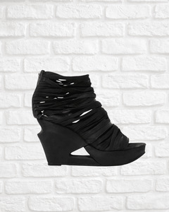 LD Tuttle Cut Out Wedge Sandals