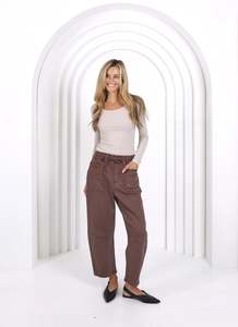 Monaco: Leo Barrel Jean - Chocolate