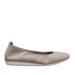 Ballet Flats: LE SANSA BARBIE TAUPE
