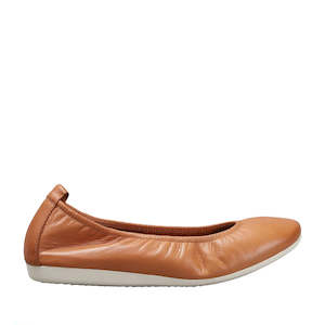 Ballet Flats: LE SANSA BARBIE TAN